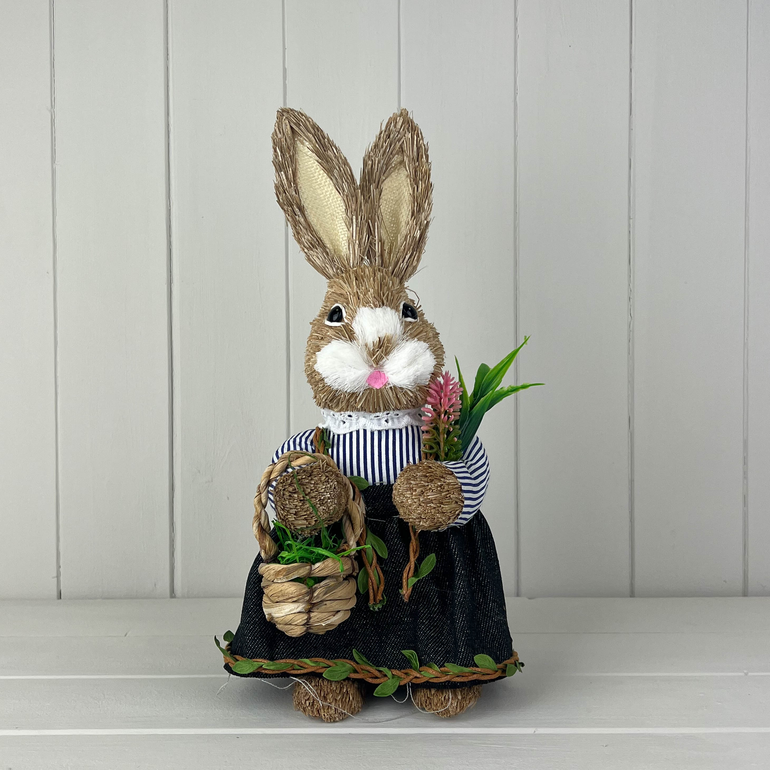 Rabbit Ornament with Basket and Flowers detail page